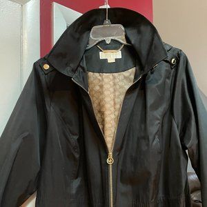Michael Kors Raincoat with hood that detaches